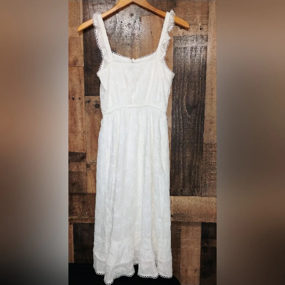 Cupcakes And Cashmere Revolve Avalon Dress Size XS embroidered Floral Midi - Picture 8 of 11
